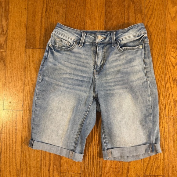 Time and Tru Blue Jean Shorts Women’s Size 2 - Picture 1 of 5
